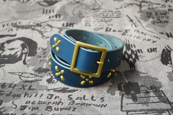 画像1: 受注生産【Venom Leather】Qee別注 CROSS STUDS BELT / BLUExGOLD STUDS