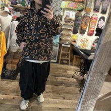 他の写真3: 【 Life's a Beach 】SNAKE PATTERN ANORAK / BLACK x ORANGE