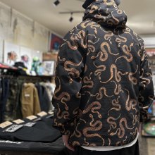 他の写真2: 【 Life's a Beach 】SNAKE PATTERN ANORAK / BLACK x ORANGE