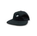 【 Qee Original 】QEEFLY FLATVISOR CAP / BLACK