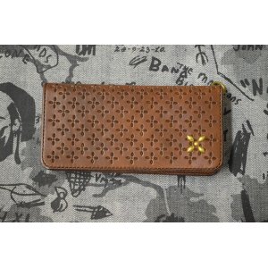 画像: 受注生産【Venom Leather】Qee別注 CROSS LONG WALLET / BROWNxGOLD STUDS