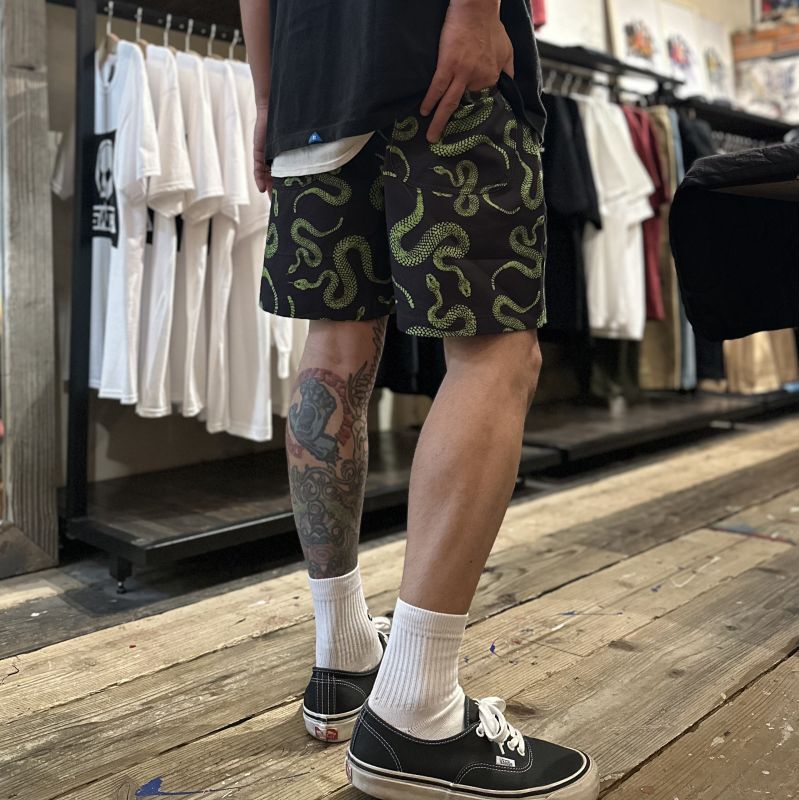 画像: 【 Life's a Beach 】SNAKE PATTERN SHORTS / BLACKxGREEN