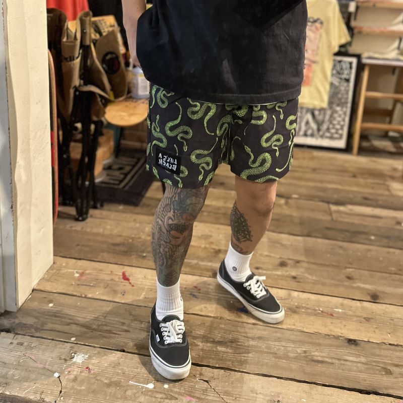 画像: 【 Life's a Beach 】SNAKE PATTERN SHORTS / BLACKxGREEN