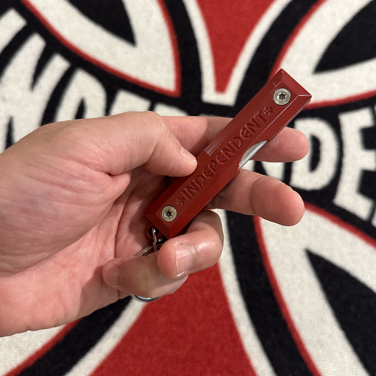 画像: 【 Independent Trucks 】INDY RED CURB KEY CHAIN