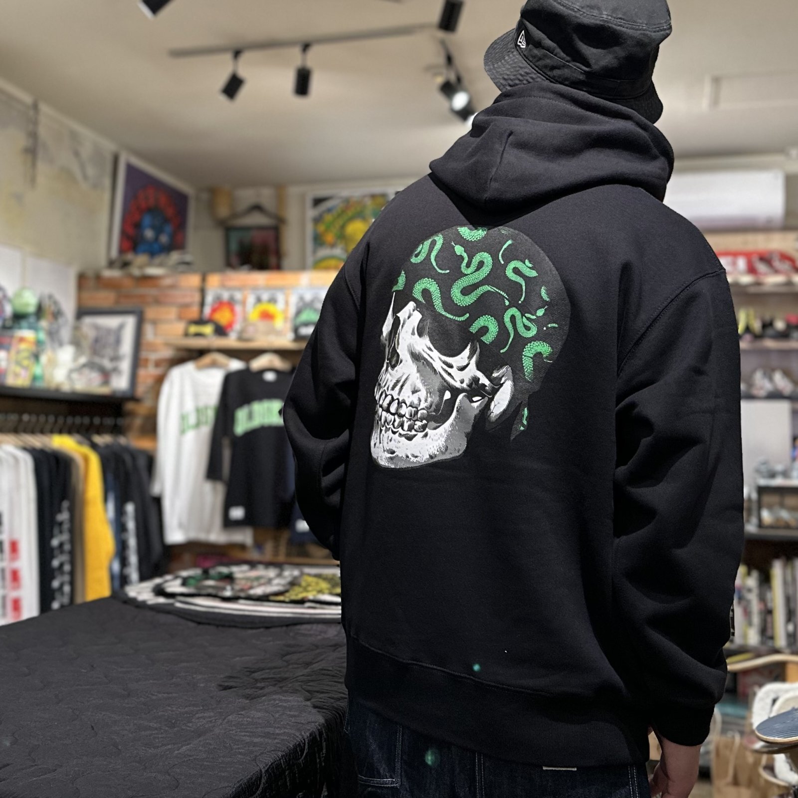 画像: 【 Life's a Beach 】QEESKULL by Jim Phillips PAKER ( Snake Bandana ver.) / BLACK