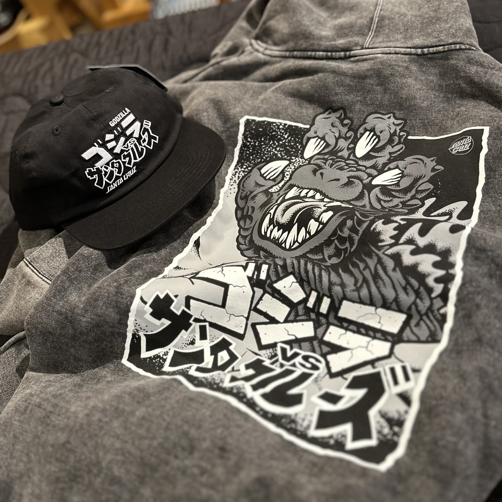 画像: 【 Santa Cruz Skateboards 】GODZILLA HAND P/O HOODIE