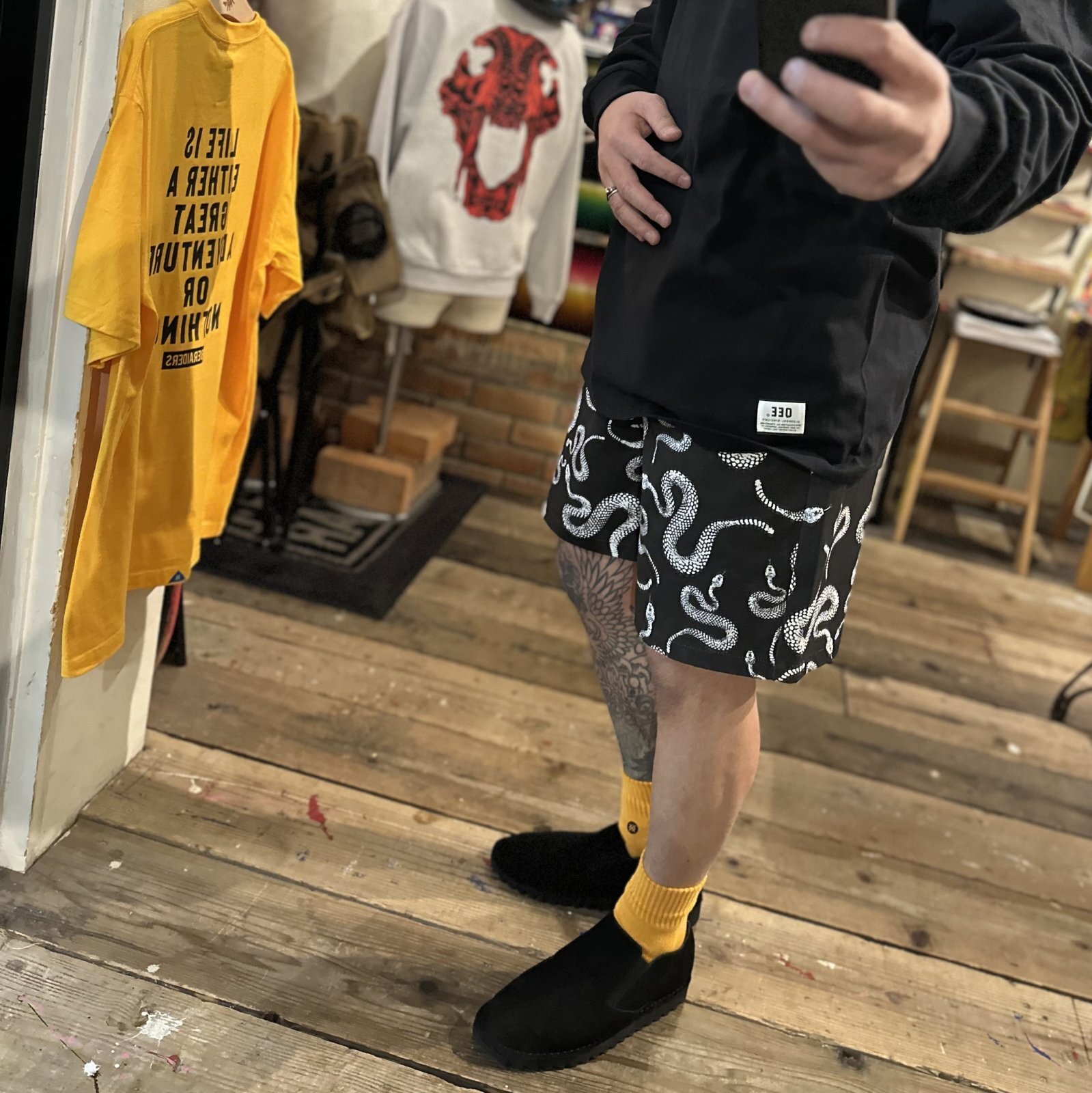 画像: ※予約受付中【 Life's a Beach 】SNAKE PATTERN SHORTS / ブラックxホワイト