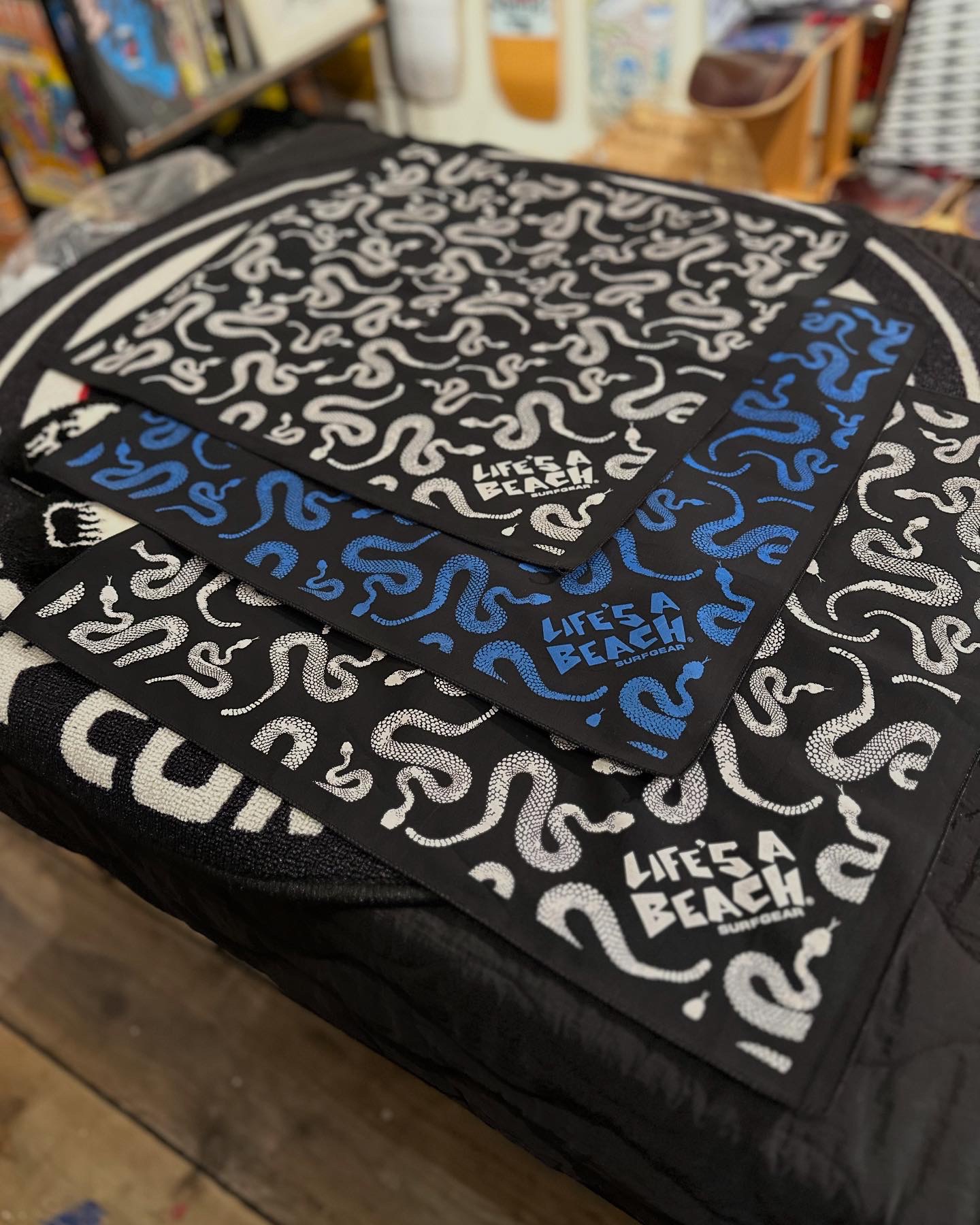 画像: 【 Life's a Beach 】Snake Pattern Bandana / BLACK x WHITE