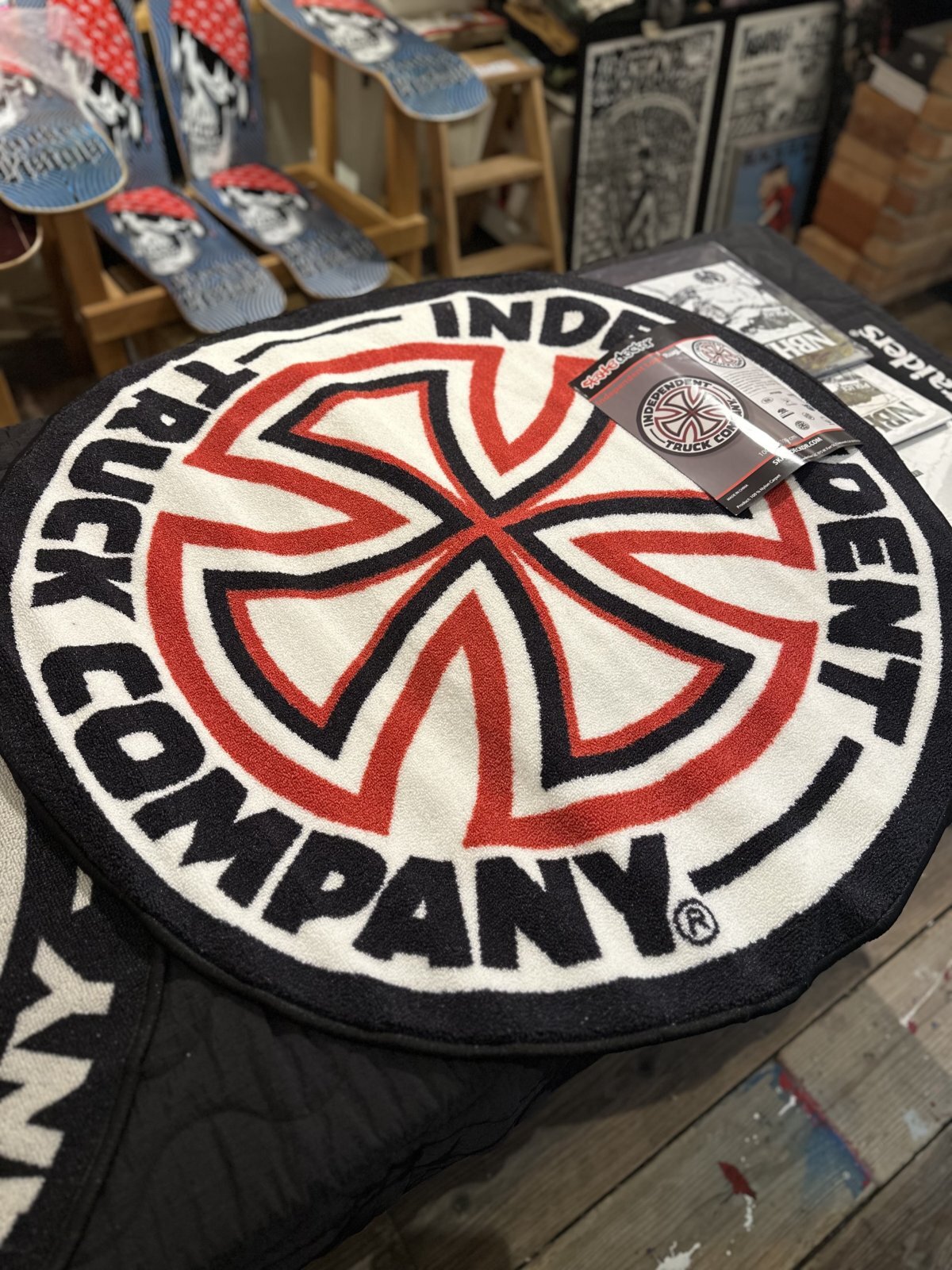 画像: ※2013年製【 Independent Trucks 】CROSS LOGO RUG MAT