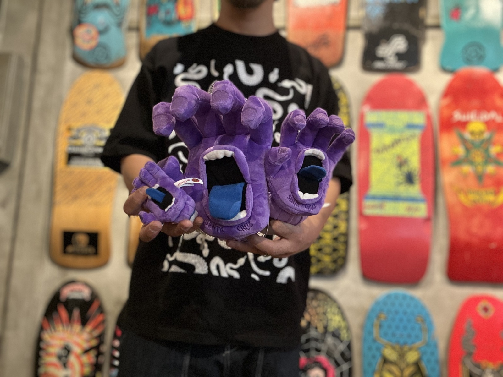 画像: 【 Santa Cruz Skateboards 】NICI x SCREAMING HAND 25cm