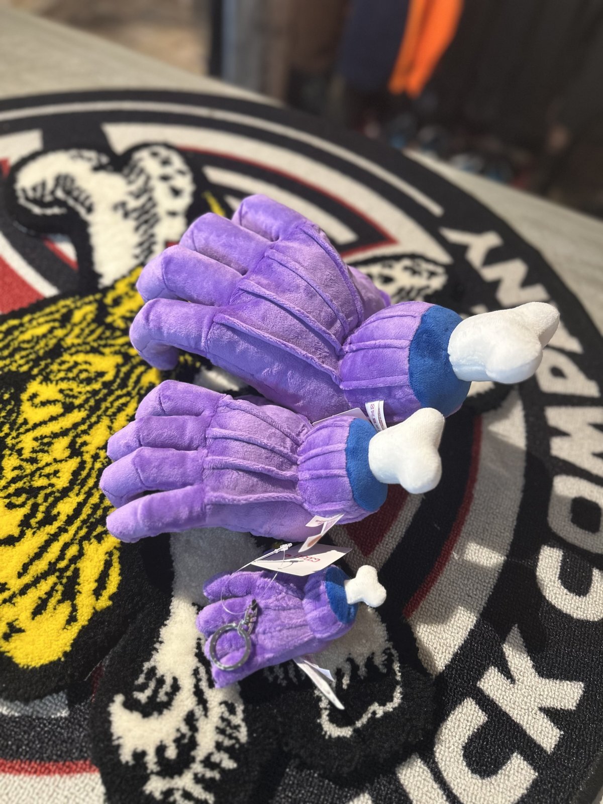 画像: 【 Santa Cruz Skateboards 】NICI x SCREAMING HAND 25cm