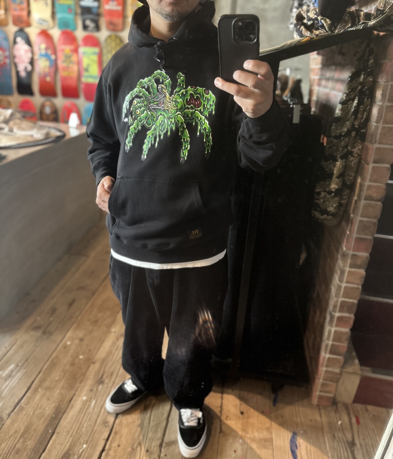 画像: ※予約受付中【 Qee 24周年限定アイテム 】" TARANTULA 2 " by Jimbo Phillips HOODIE / BLACK