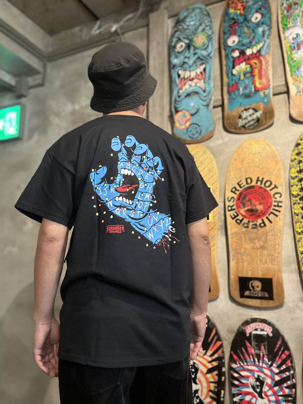 画像: 【 Santa Cruz Skateboards 】SANTA CRUZ x STRANGER THINGS / SCREAMING LIGHTS TEE